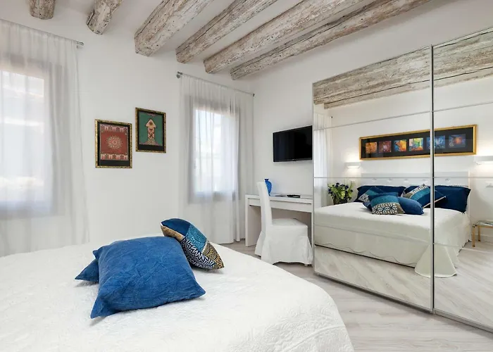 Biennale 1 & 2 , Elegant Apartments 15 Min Walk From St Marks Square - Venice Heaven Apartments Collection